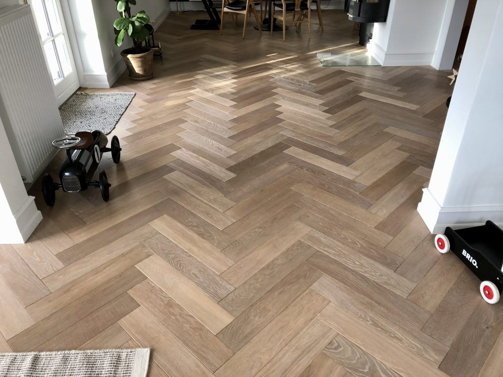 Natursortering | Black Olie | Facet kant, Børstet overflade | 11×100×500